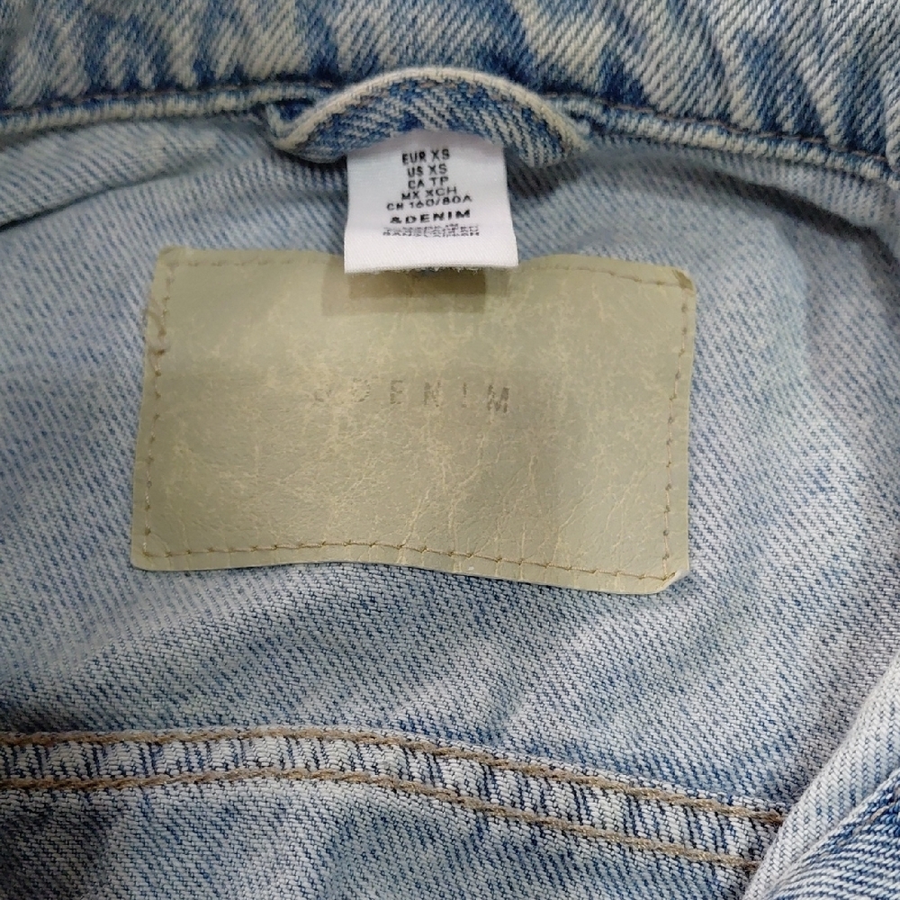 Light Wash Denim Jean Jacket - Women - Picture 2 of 3